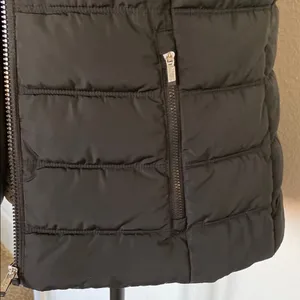 Tommy Hilfiger Black Quilted Puffer Vest thumbnail 3