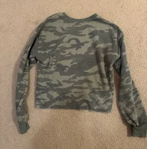 Forever 21 Cropped Camo Crewnec thumbnail 3