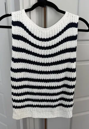 Abercrombie & Fitch Textural Knit Sweater Vest thumbnail 1