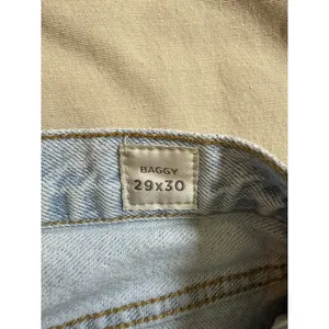 PacSun Women's Distressed Baggy Light Wash Jeans Size 29 X 30 thumbnail 4