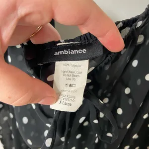 EUC Ambiance women’s black white polka dotted off shoulder 3/4‎ sleeve blouse XL thumbnail 4