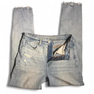 American Eagle Outfitters light wash straight-leg mom jeans. Size 2 thumbnail 3