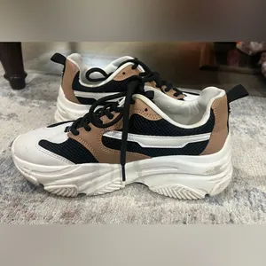 FINAL PRICE Steve Madden Stylish Black and Tan Women’s Sneakers thumbnail 6