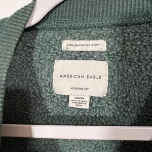 Cozy Crewneck Sweatshirt in Evergreen Green Size Medium American Eagle thumbnail 6