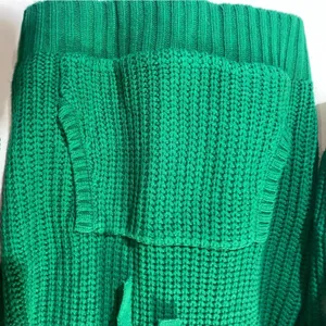 Green Sweatshirt Women’s Medium thumbnail 7