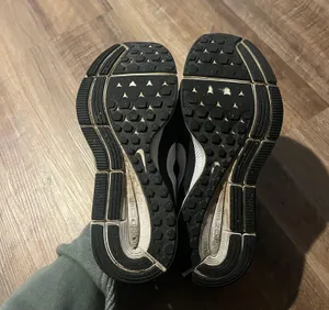 Nike Women’s Zoom Sneakers Black and White - Size 7.5 thumbnail 5