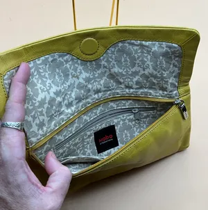 Hobo A Very Beautiful Yellow Leather Clutch Wristlet Handag thumbnail 3