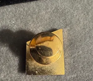 Red Roof Inns Gold Tone Lapel Pin thumbnail 3