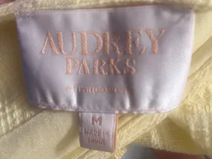 Audrey Parks Francesca’s Yellow Lace Detailed Dress Medium thumbnail 4