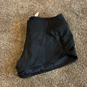 CRZ YOGA Women's Black Camouflage Athletic Shorts thumbnail 5