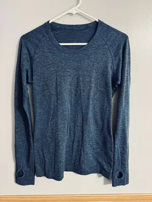 lululemon athletica Women's Heathered Blue Long-Sleeve Tee Size 8 thumbnail 8