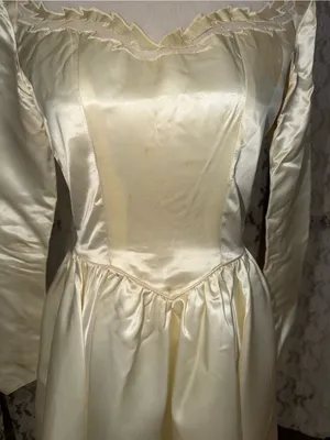 Beautiful Vintage 1940s/50s Liquid Satin Tea Length Wedding Gown thumbnail 5
