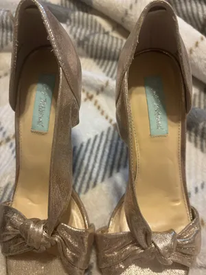 Betsey Johnson ABI Metallic Bow Peep Toe Heels 8.5M thumbnail 2
