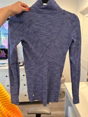 Lululemon Long Sleeve thumbnail 3