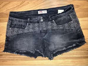 L.E.I Ashley Low Rise Cut-Off Denim Short Women's Junior Size 11 Black‎ Raw Hem thumbnail 1