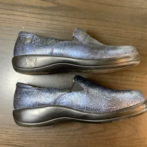 Alegria PG Lite Womens‎ Blue Metallic Lace Print Leather Slip On Clogs 40 READ thumbnail 4