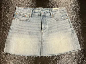 Womens sz8 NWT American Eagle High-Waisted Denim Mini Skirt Light Wash Raw Hem thumbnail 1