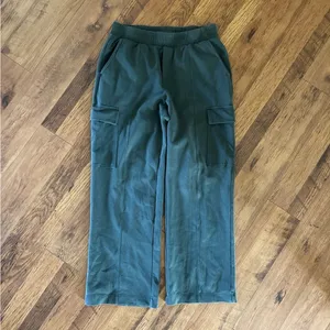 Old Navy Dynamic Fleece Cargo Pants thumbnail 4