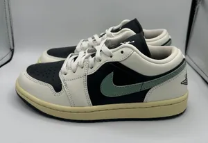 Jordan Air 1 low Wmns “Jade Smoke” size 6.5 women’s thumbnail 1