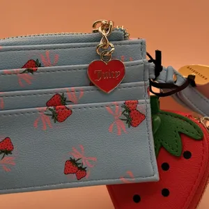 Juicy Couture Sweet Strawberry Zip‎ Card Case Wristlet Blue 13JCE3BMX-SPB NEW thumbnail 9