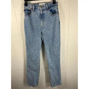 Abercrombie & Fitch 90's Straight Ultra High Rise Curve Love Jeans in Size 27/4 thumbnail 5