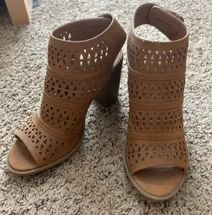 Summer Block Heels Tan Size 8 thumbnail 2
