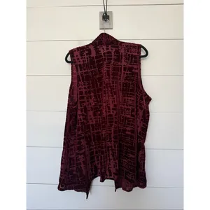 Susan Graver Women’s Large Maroon Sleeveless Velvet Cardigan thumbnail 4