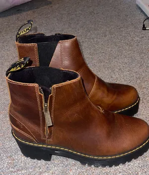 Dr. Martens Rometty thumbnail 1