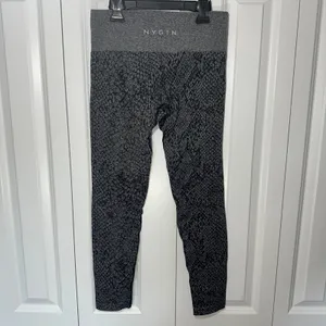 NVGTN Leggings Womens‎ Medium Grey Snakeskin Seamless High Waist Activewear Gym thumbnail 3