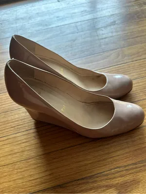 Christian Louboutin Beige Patent Wedge Pumps 6.5 – Iconic Luxe Chic thumbnail 2