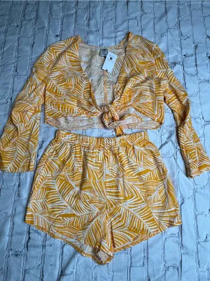 NWT shade and shore Two-Piece Yellow Leaf Print Crop Top & Shorts Set 4-6 thumbnail 1
