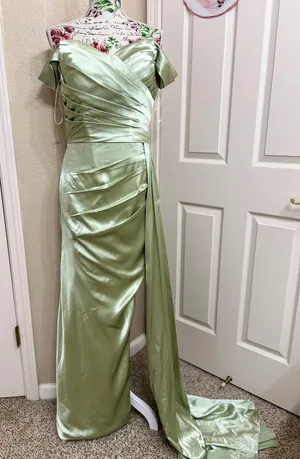 Prom dress green color thumbnail 1