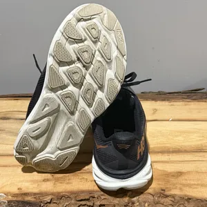 Hoka Women’s Clifton 9‎ Sneaker in Black/Rose Gold Size 7.5 B20 thumbnail 10