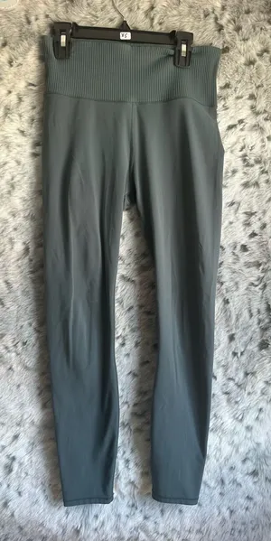 113. Vuori Legging Small w ribbed waistline thumbnail 1