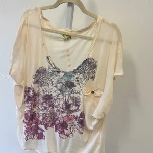 RARE Free People Floral Graphic Oversized Tee Cream Purple Boho Scoop Neck Large thumbnail 3