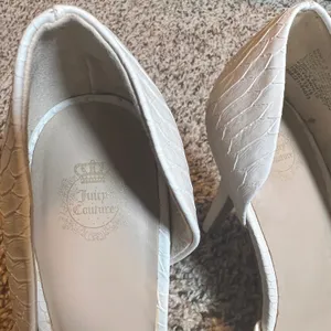 Juicy‎ Couture White Heels Stiletto Pointed Toe Pumps Shoes Size 9 thumbnail 2