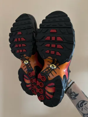 Nike Air Max Plus GS ‘Black University Red’ thumbnail 6