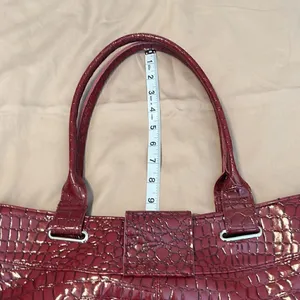 Axiz red and black faux alligator tote bag clean inside and out one flaw EUC thumbnail 7
