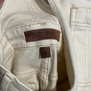 💙💖 NWOT Judy Blue Ecru Distressed Denim Shortalls Overalls‎ thumbnail 5