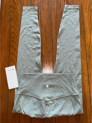 Lululemon Align High Rise 28” Willow Leaf Size 8 NWT thumbnail 1