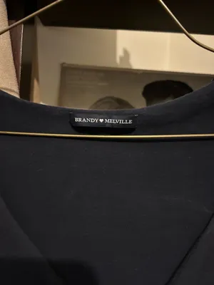 Brandy Melville Top Crop Black thumbnail 3
