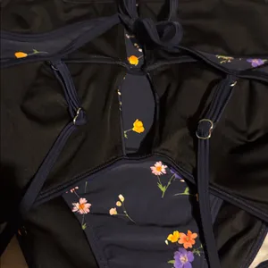 Cupshe Navy Floral One-Piece Swimsuit size large thumbnail 2