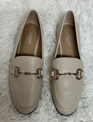 Alfani Women's Cream Loafers with Gold Chain Brand New no box thumbnail 1