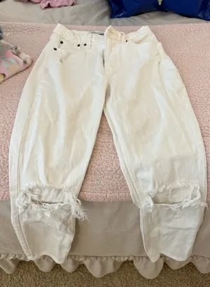 Abercrombie Jeans Mom High-Rise thumbnail 1