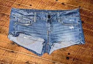American Eagle Daisy Duke sz 4 denim shortie shorts thumbnail 1