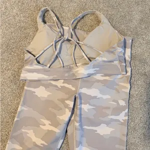 Athleta Camo Workout Set thumbnail 2