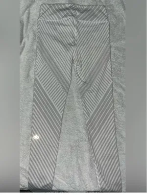 Alo Yoga Santa Airbrush Leggings White Fe thumbnail 5
