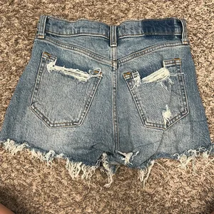 Abercrombie & Fitch Mom shorts mid rise thumbnail 2