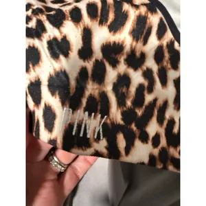 VS Pink leopard bra thumbnail 4