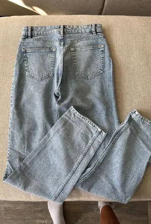 H&M Divided High-Waisted Ripped Jeans thumbnail 2